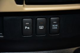 2015款丰田奔跑者2.7L标准版