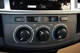 2015款丰田奔跑者2.7L标准版