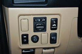 2015款丰田奔跑者2.7L标准版