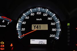 2015款丰田奔跑者2.7L标准版