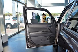 2015款Jeep自由客2.0L运动版