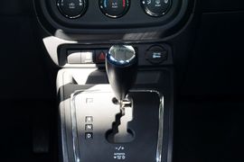 2015款Jeep自由客2.0L运动版