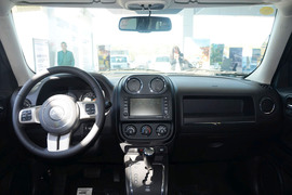 2015款Jeep自由客2.0L运动版