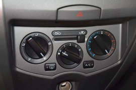 2013款日产骊威劲锐版1.6XL手动舒适型