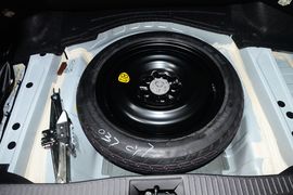 2016款丰田皇冠2.0T精英版