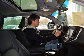 2016款丰田皇冠2.0T精英版