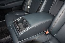 2016款丰田皇冠2.0T精英版