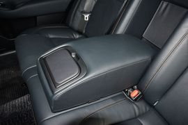 2016款丰田皇冠2.0T精英版