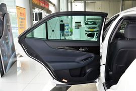 2016款丰田皇冠2.0T精英版