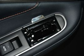 2016款丰田皇冠2.0T精英版