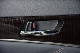 2016款丰田皇冠2.0T精英版