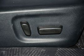 2016款丰田皇冠2.0T精英版