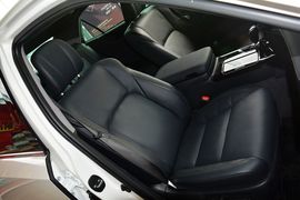 2016款丰田皇冠2.0T精英版