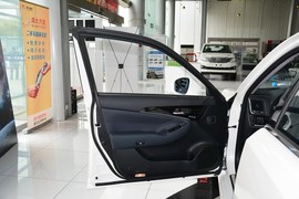 2016款丰田皇冠2.0T精英版