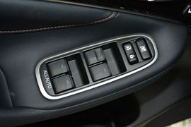 2016款丰田皇冠2.0T精英版