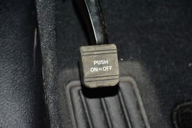 2016款丰田皇冠2.0T精英版