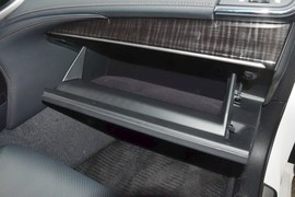 2016款丰田皇冠2.0T精英版