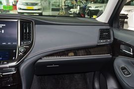 2016款丰田皇冠2.0T精英版