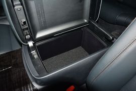 2016款丰田皇冠2.0T精英版