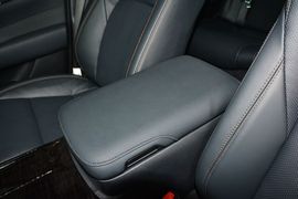 2016款丰田皇冠2.0T精英版