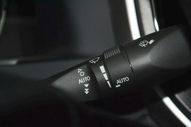 2016款丰田皇冠2.0T精英版