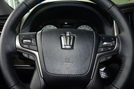 2016款丰田皇冠2.0T精英版