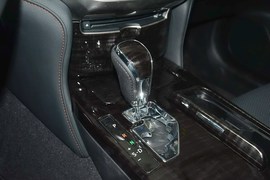 2016款丰田皇冠2.0T精英版
