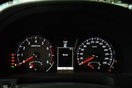 2016款丰田皇冠2.0T精英版