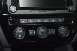 2015款大众速腾230TSI手动豪华型