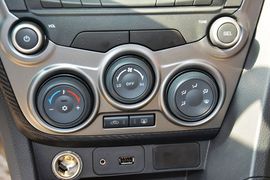 2015款海马第四代福美来1.6L手动品尚型