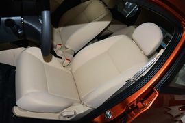 2015款奇瑞风云2两厢1.5L手动新锐版