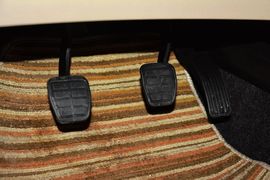 2015款奇瑞风云2两厢1.5L手动新锐版