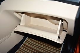 2015款奇瑞风云2两厢1.5L手动新锐版