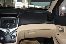 2015款奇瑞风云2两厢1.5L手动新锐版