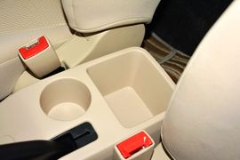 2015款奇瑞风云2两厢1.5L手动新锐版