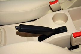 2015款奇瑞风云2两厢1.5L手动新锐版