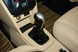 2015款奇瑞风云2两厢1.5L手动新锐版