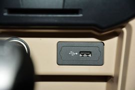 2015款奇瑞风云2两厢1.5L手动新锐版