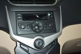 2015款奇瑞风云2两厢1.5L手动新锐版