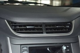 2015款奇瑞风云2两厢1.5L手动新锐版