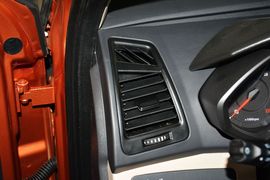 2015款奇瑞风云2两厢1.5L手动新锐版