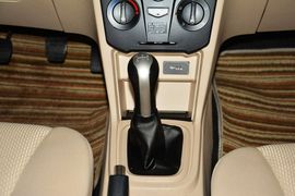 2015款奇瑞风云2两厢1.5L手动新锐版