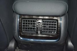 2016款丰田皇冠2.0T时尚版