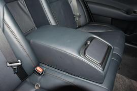 2016款丰田皇冠2.0T时尚版