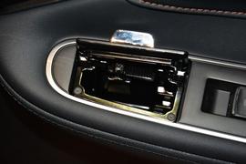 2016款丰田皇冠2.0T时尚版