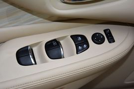 2015款日产楼兰混动2.5