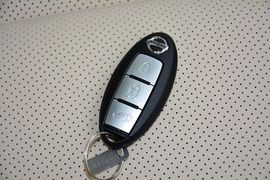 2015款日产楼兰混动2.5