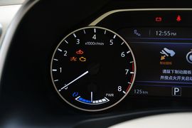 2015款日产楼兰混动2.5