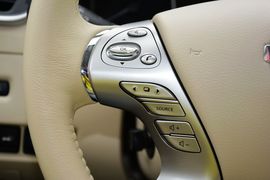 2015款日产楼兰混动2.5