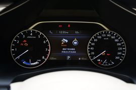 2015款日产楼兰混动2.5